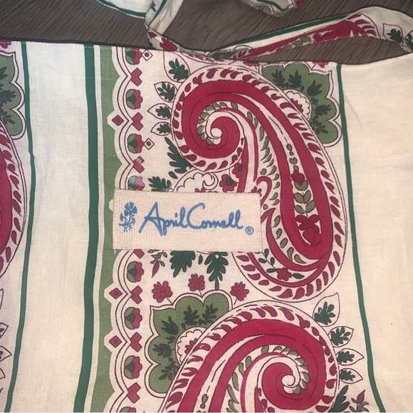 April Cornell Bag,  18"x 14", Strap  40" Green/Crimson/Beige - Picture 2 of 3